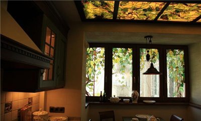 Fönster och tak med målat glas