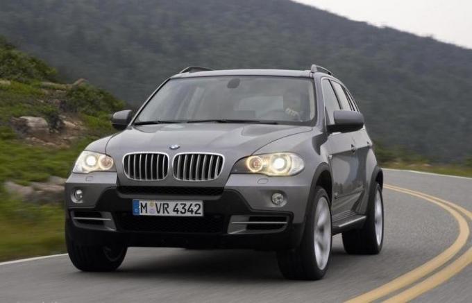  Populära tyska crossover BMW X5 E70 i kroppen. | Foto: www.autoevolution.com.