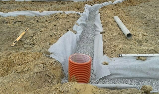 För att skydda rören från igensättning jord, sand och andra fina material, måste de inslagna geotextil