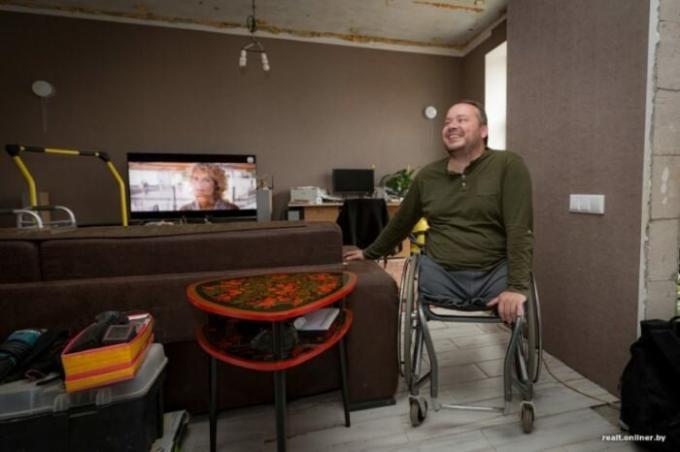 Vyacheslav medborgare i Minsk är att bygga ett hus och drömmer om en mysig terrass.