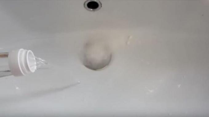 Hur snabbt rengöra diskhon när vattnet upphört att gå ner i avloppet