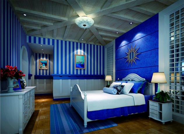 Foto av ett sovrum med en blå nyans i hela rummet