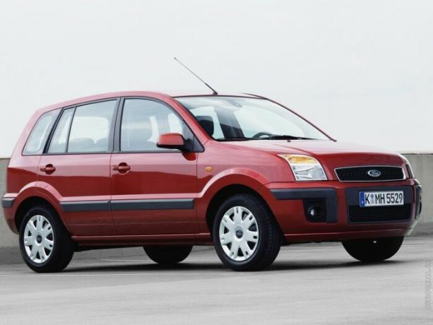 Small MPV Ford Fusion producerades främst för den europeiska marknaden. | Foto: ford.autoportal.ua.