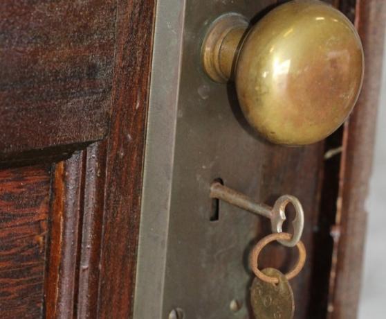Mysteriet, som öppnade 70 år senare arvtagare gick platt, låst med en nyckel från 1939