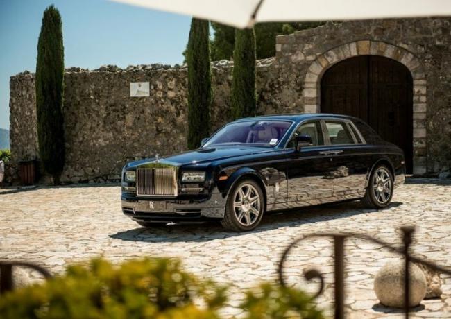 Goda gamla Rolls-Royce Phantom också allt bra.