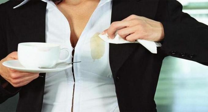 Även kaffefläckar kan tas bort, om du vet en liten hemlighet. / Foto: stozabot.com. 