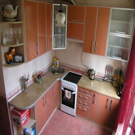 Hur man utrustar ett litet kök (45 bilder) 5 kvm med egna händer: videoinstruktioner för att ordna ett litet köksrum, foto och pris
