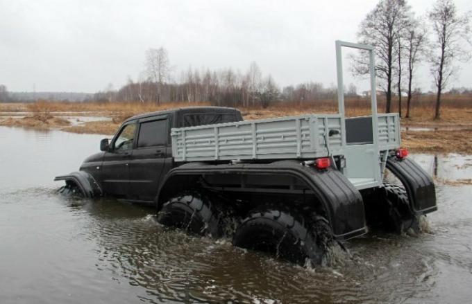 "Yamal" lätt öka Fords och vissa modeller kan även simma. | Foto: uazbuka.ru.