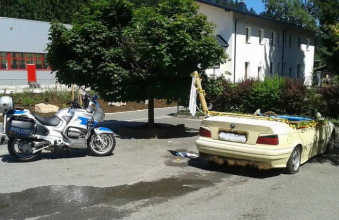 Den tyska konverterade hans bil till poolen. | Foto: mainpump.ru.