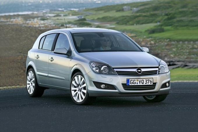 Opel Astra har visat sig vara mycket populär, både på marknaden för nya bilar, och på andrahandsmarknaden. | Foto: infocar.ua