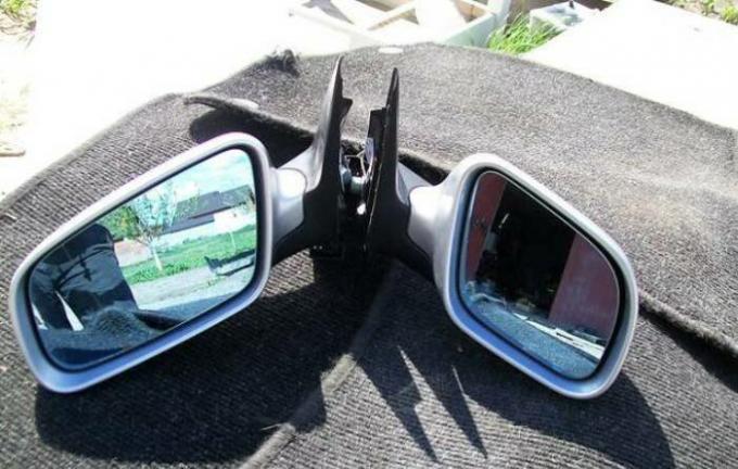 En uppsättning speglar till den tyska Audi A6 sedan av business class. | Foto: ria.com.