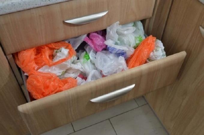 Förvarings paket kan endast användas om köket en hel del utrymme. / Foto: vplate.ru. 