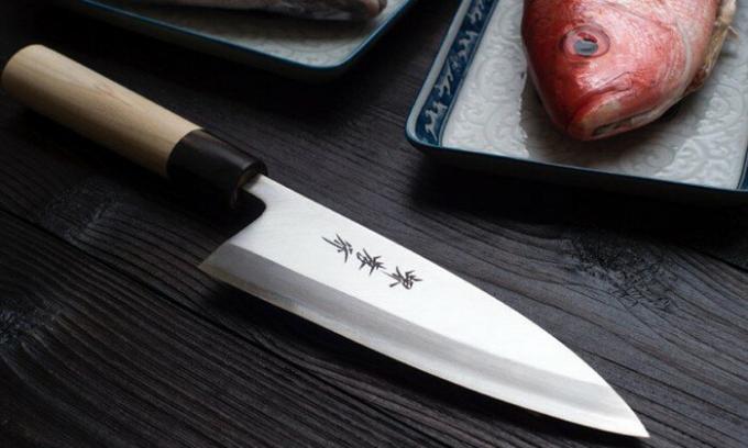 Japanerna visade ett mycket originellt sätt att snabbt vässa knivar utan speciell sten