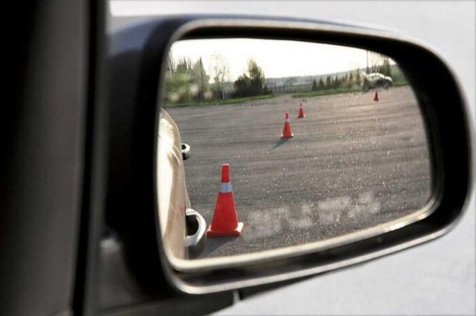 "Boom, kom" lära sig att bestämma avståndet från bilen till väggen snabbt och utan fel