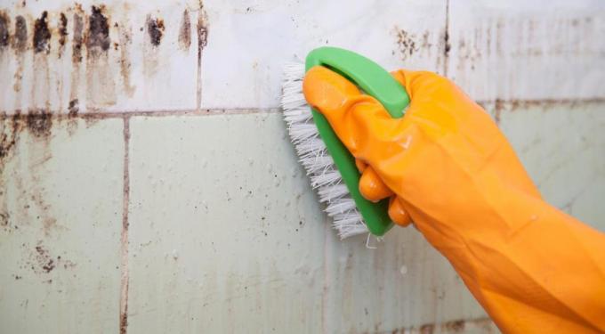 Lysande! 3 enkla sätt att städa upp ditt badrum