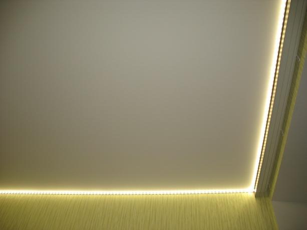 belysning i köket med LED-remsa