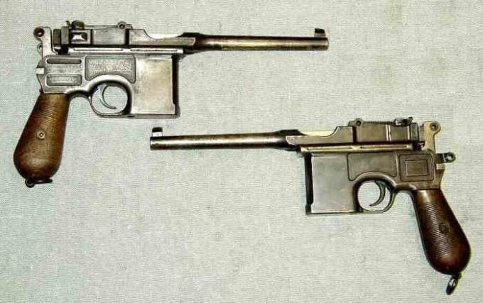 Pistol Mauser C96: favorit vapen av officerare och revolutionärer