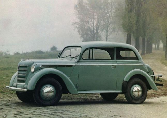10 sovjetiska bilar som var som en främmande bil som två ärtor