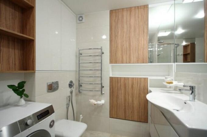 Att skapa en "våt badrum" europeisk stil har bidragit till att minska storleken på ett badrum. | Foto: interiorsmall.ru.
