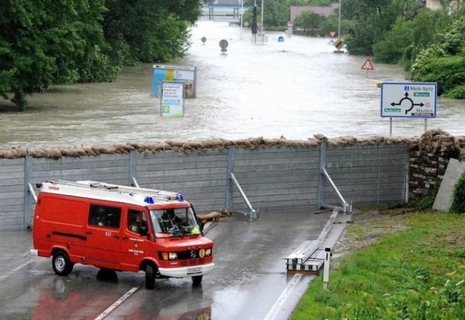 Vattnets rörelse omdirigeras till den andra sidan.