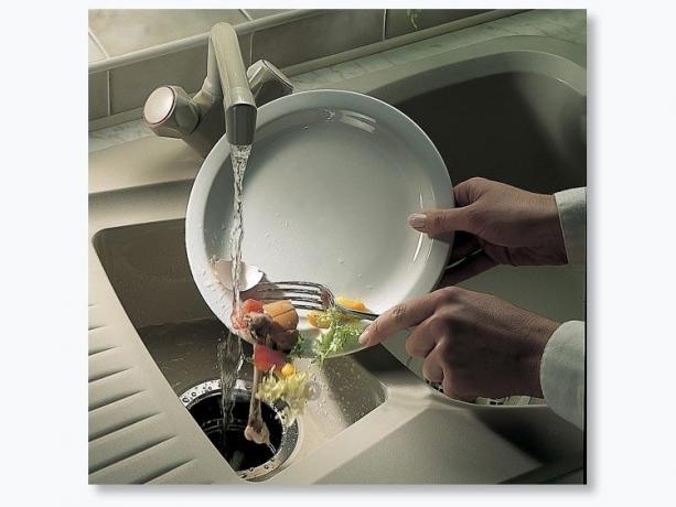 Lukten från diskbänken i köket: hur man eliminerar det själv, instruktioner, foton och videohandledning