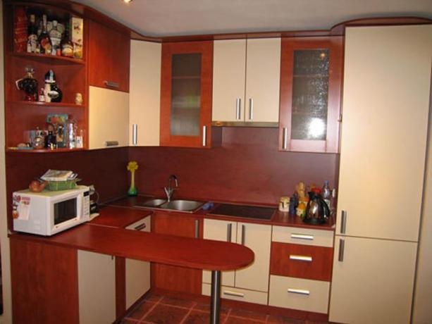 Köksskåp för ett litet kök (42 bilder): DIY videoinstruktioner för installation, pris, foto