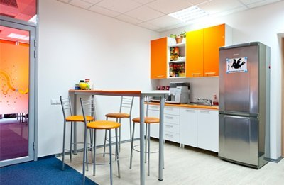  Om utrymmet tillåter skapar du ett fullt utrustat kök med separat matplats