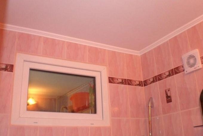 I "Chrusjtjov" gjorde fönstret från köket till badrummet.