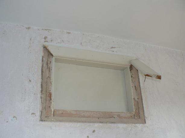 Hur man stänger ett fönster mellan ett badrum och ett kök än: gör-det-själv-videoinstruktioner för installation, pris, foto
