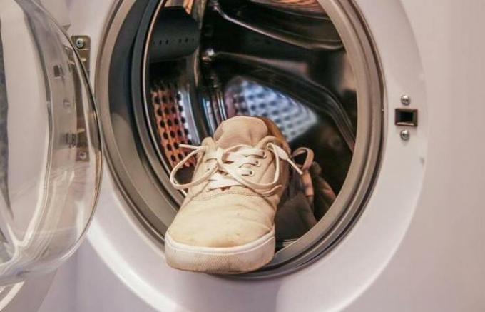 Hur man tvättar skorna i maskinen.