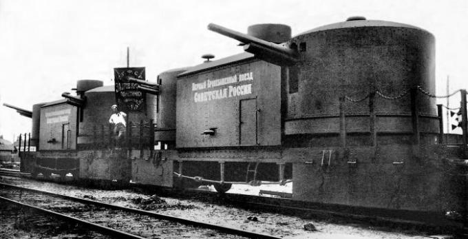 Tankar på räls: hur byggdes ryska bepansrade tåg