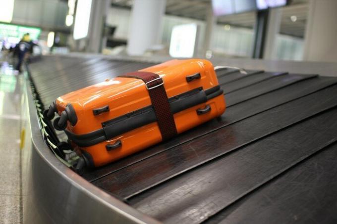 Hur man inte vara sysslolös väntan på sitt bagage på flygplatsen och få det innan någon annan