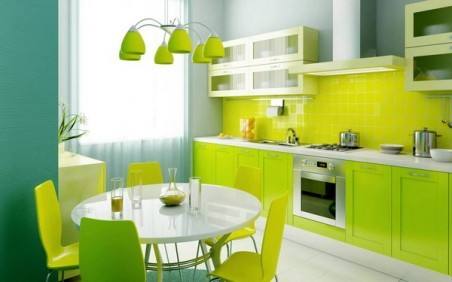 Ljusgröna stolar för köket betonar perfekt en enda stilidé